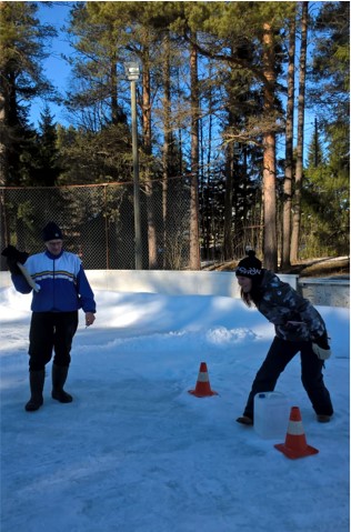 KylÃ¤n talviriehassa 19.3.17oli MÃ¤ntyrannan  jÃ¤Ã¤kaukalossa gurling-kisa(kanisterit kivinÃ¤)
